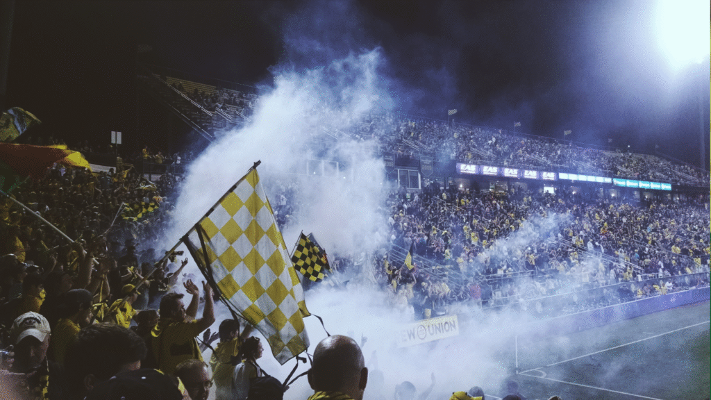 Banner _ Campo de futebol com fumaça - Psicologia no Esporte