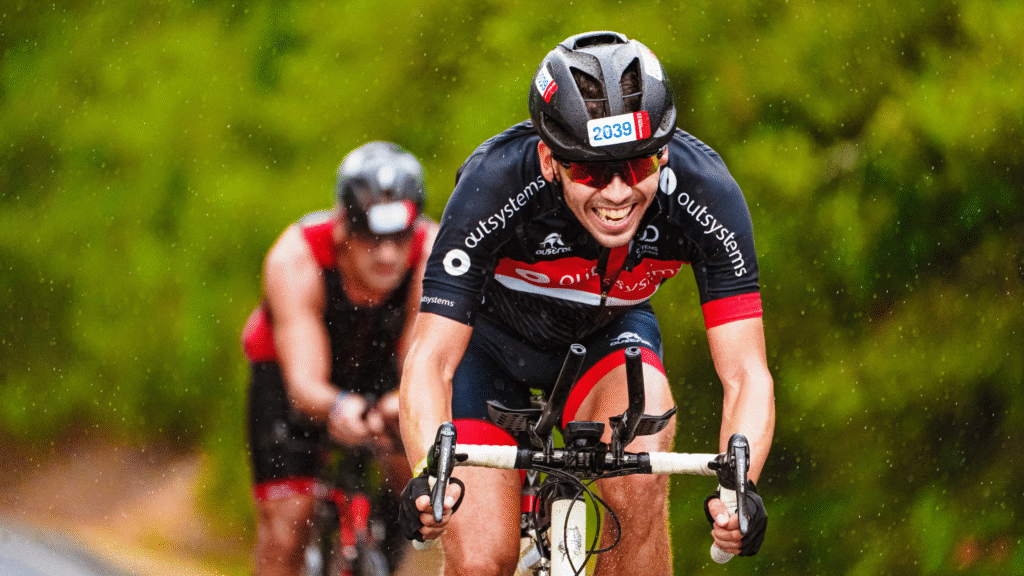 Banner _ Dois homens andando de bicicleta - Psicologia no Esporte