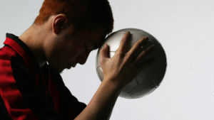 Banner _ Homem pensando encostando a testa na cabeça - Psicologia no Esporte